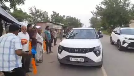 सीमलवाड़ा: अंतरराष्ट्रीय वॉलीबॉल खिलाड़ी मिलन पटेल का अपने गांव मांडली पहुंचने पर ग्रामीणों ने किया स्वागत और अभिनंदन
