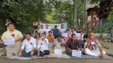 শিৱসাগৰ: মন্ত্ৰী জয়ন্ত মল্ল বৰুৱাৰ তুচ্ছ তাচিল‌্য মন্তব্যৰ বিৰুদ্ধে শিৱসাগৰত  সাংবাদিকৰ প্ৰতিবাদ