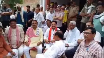 बिधूना: अछल्दा क्षेत्र के खुमानपुर गांव निवासी जवान का जम्मू में शहीद होने के बाद गांव में हुआ अंतिम संस्कार