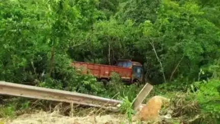 କେନ୍ଦୁଝର ସହର: ୪୯ ନମ୍ବର ଜାତୀୟ ରାଜପଥ ସାନ ଘାଗରା ନିକଟରେ ଟ୍ରକ ଦୁର୍ଘଟଣା ଗ୍ରସ୍ଥ