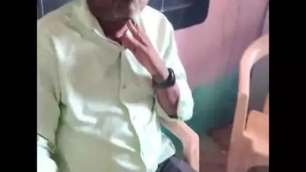 परांडा: तालुक्यातील चिंचपूरच्या जिल्हा परिषद शाळेत शिक्षक दारू पिऊन शाळेत हजर, ग्रामस्थांनी केली गटविकास अधिकाऱ्याकडे तक्रार
