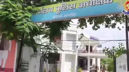 अमरोहा: कावड़ यात्रा और मोहर्रम के चलते अमरोहा एसपी ने डायल 112 की 6 नई गाड़ियों को हरी झंडी दिखाकर किया रवाना