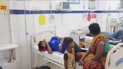 पन्ना: ग्राम जमुनहाई में दर्द की दवा समझकर चूहे मारने वाली दवा खाने से एक व्यक्ति गंभीर हालत में अस्पताल में भर्ती