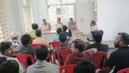 रीठी: रीठी थाना परिसर में मुहर्रम पर्व को लेकर शांति समिति की बैठक आयोजित