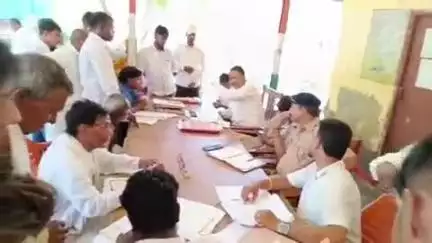 राजपुर: राजपुर थाना परिसर में भूमि विवाद निपटारे के लिए लगा जनता दरबार, राजपुर से तीन व चौसा से दो फरियादी पहुंचे