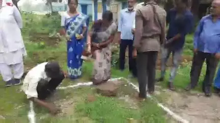 পাড়া: ফুঁসড়াবাইদ প্রাথমিক স্বাস্থ্য কেন্দ্রে একটি কমিউনিটি টয়লেট উইথ সোলার পাম্পের শুভ উদ্বোধন করলেন জেলা পরিষদের সদস্যা