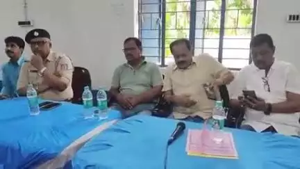 মুরারই ১: মহরম কমিটিদের নিয়ে মুরারই থানায় আয়োজিত হল বিশেষ বৈঠক; উপস্থিত IC, কৃষি কর্মাধ্যক্ষ ও পঞ্চায়েত সমিতির সভাপতি