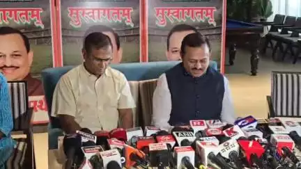कानपुर: ग्रीनपार्क में होने वाले ऑपरेशन सिंदूर कप के विषय में सांसद रमेश अवस्थी ने दी जानकारी, ट्रॉफी का किया अनावरण