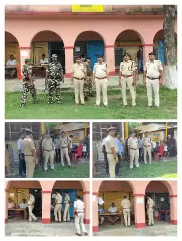 नगर निगम/ नगर पंचायत चुनाव शांतिपूर्ण माहौल में सम्पन्न कराने हेतु आज दिनांक 28.06.2025 को अनुमंडल पुलिस पदाधिकारी, बारसोई द्वारा बारसोई अनुमंडल क्षेत्र में भ्रमणशील रहकर लगातार सभी मतदान केंद्रों पर पुलिस बल की सक्रिय तैनात