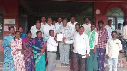 ಸಿಂಧನೂರು: ದೇವನಹಳ್ಳಿಯ ಹಾಗೂ ಚನ್ನರಾಯಪಟ್ಟಣದ ರೈತರ ಬಲವಂತದ ಭೂಸ್ವಾಧೀನ ವಿರೋಧಿಸಿ ಸಮಾವೇಶ:ಪೊಲೀಸರ ದಬ್ಬಾಳಿಕೆ, ಸಿಪಿಐಎಂಎಲ್ ಮನವಿಪತ್ರ ಸಲ್ಲಿಕೆ