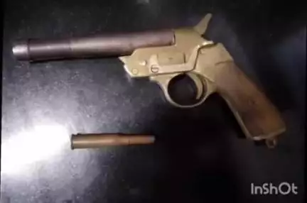 भिंड नगर: भिंड रेलवे स्टेशन के पास पुलिस ने अवैध देसी कट्टा और कारतूस के साथ एक युवक को पकड़ा