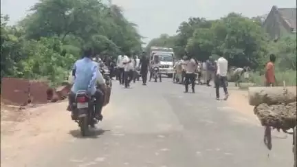 एटा: सहावर रोड पर हरवेदी स्कूल के पास दो पक्षों के बीच जमकर मारपीट, तीन घायल मेडिकल में भर्ती, पुलिस जांच में जुटी