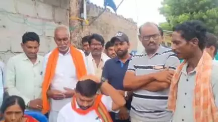 సిర్పూర్ టి: అగర్ గూడ గ్రామంలో ఆత్మహత్య చేసుకున్న రాజశేఖర్ తల్లికి లక్ష రూపాయల చెక్కును అందజేసిన ఎమ్మెల్యే పాల్వాయి