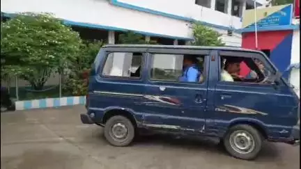 নবদ্বীপ: মায়াপুরে টোটো চালকের পেটে ধারালো চাকু ঢুকিয়ে দেওয়ার অভিযোগ,তারণপুর এলাকা থেকে ধৃত অভিযুক্তকে আদালতে পেশ করল পুলিশ