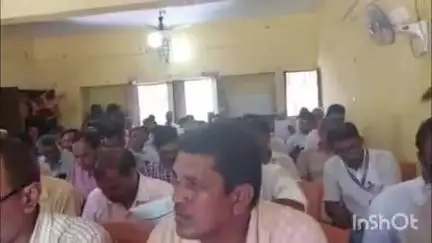 कुर्था: कुर्था मनरेगा सभागार में मतदाता पुनरीक्षण अभियान की सफलता के लिए बैठक आयोजित