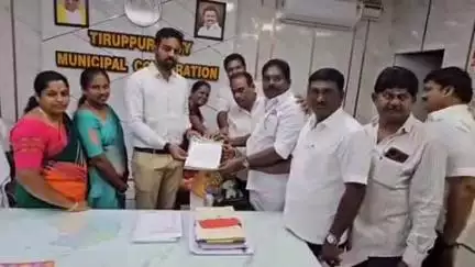 திருப்பூர் தெற்கு: மாநகராட்சி அலுவலகத்தில் ஆணையாளரை சந்தித்து அதிமுக மாமன்ற உறுப்பினர்கள் வரி உயர்வை குறைக்க மனு அளித்தனர்