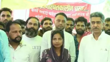 डबवाली: विधायक आदित्य देवीलाल ने एसडीएम कार्यालय के बाहर धरना दे रहे कर्मचारियों को आश्वासन देकर धरना समाप्त करवाया