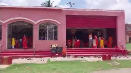 मधुपुर: मधुपुर में विधि-विधान से हुई विपद तारणी की पूजा, सुख-समृद्धि की कामना की गई