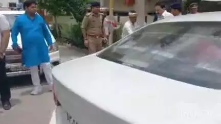 हाथरस: PWD गेस्ट हाउस पहुंचे राज्य सूचना आयुक्त, जन सूचना अधिकार की बैठक में आरटीआई एक्टिविस्ट एवं एसपी-डीएम ने किया स्वागत