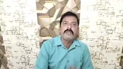 बड़वानी: शहर में खराब सड़कों पर कीचड़ का कहर, बस स्टैंड से राजघाट रोड तक बाइक सवार फिसले, नेता प्रतिपक्ष ने रखा पक्ष