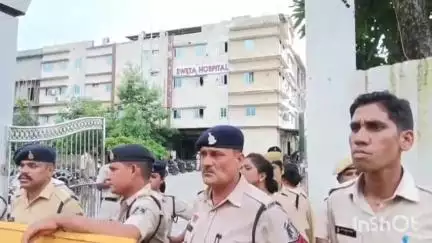 कोरबा: अंजली की मौत मामले को लेकर परिजन और ग्रामीण बैठे धरने पर, श्वेता अस्पताल को बंद करने की मांग