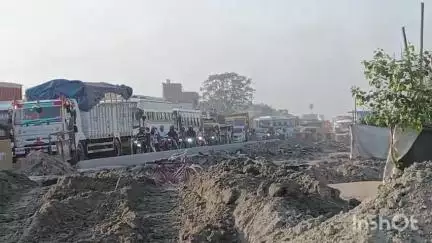 हाजीपुर: हाजीपुर के रामशीष चौक BSNL गोलंबर पर जाम लगने से यात्रियों को हुई परेशानी
