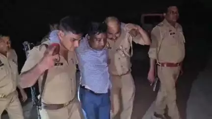 हसनगंज: मोहारी पुरवा मार्ग पर पुलिस मुठभेड़ में महिला के साथ टप्पेबाजी के 2 अभियुक्तों के पैर में लगी गोली, 3 गिरफ्तार