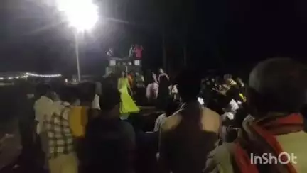 संडीला: संडीला क्षेत्र के कताई मिल के पास सड़क किनारे खुलेआम बार बालाओं का डांस, वीडियो हुआ वायरल
