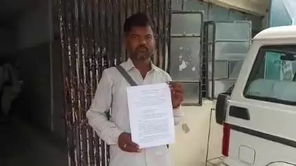 नरसिंहपुर: कुम्होड़ा ग्राम पंचायत के सड़क निर्माण में भ्रष्टाचार का आरोप, ग्रामीण ने की शिकायत