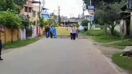 কাঁকসা: এক গুচ্ছ দাবিতে কাঁকসা থানায় আদিবাসী সংগঠনের ডেপুটেশনকে ঘিরে উত্তেজনা,পুলিশের সাথে ধস্তাধস্তি, ব্যারিকেড ভাঙার চেষ্টা