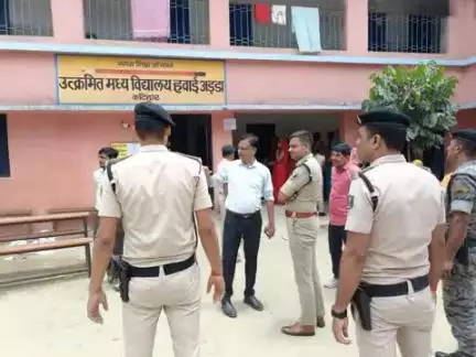 नगर निगम/ नगर पंचायत चुनाव शांतिपूर्ण माहौल में सम्पन्न कराने हेतु आज दिनांक 28.06.2025 को पुलिस अधीक्षक, कटिहार द्वारा शहरी क्षेत्र में भ्रमणशील रहकर लगातार सभी मतदान केंद्रों पर पुलिस बल की सक्रिय तैनाती सुनिश्चित करते हुए मतदान केंद्रों