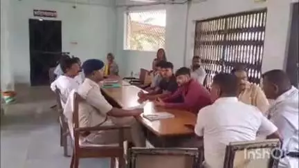 कुर्था: मानिकपुर थाना परिसर में विवादों के निपटारे के लिए जनता दरबार का आयोजन