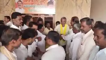 మడకశిరలో వైఎస్ఆర్ సీపీకి భారీ షాక్.