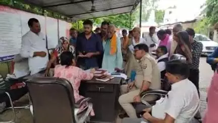 कोरांव: थाना समाधान दिवस में एसडीएम आकांक्षा सिंह व नायब राम मूरत ने फरियादियों की शिकायतें सुनीं, निस्तारण के दिए निर्देश