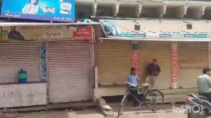 विदिशा नगर: शिवसेना ने शनिवार को दोपहर 1 बजे तक कराया बाजार बंद, शहर की खुदी सड़कों पर पालिका और स्मार्ट मीटर का किया विरोध