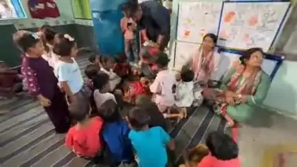 सूरजपुर: मंत्री श्रीमती लक्ष्मी राजवाड़े ने आंगनबाड़ी और प्राथमिक शाला का किया औचक निरीक्षण