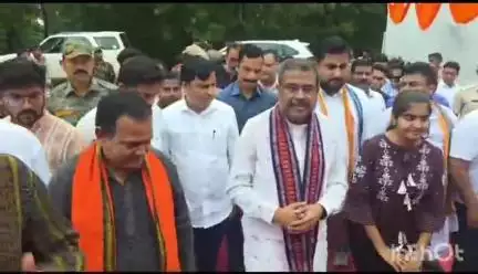 ରେଙ୍ଗାଲି: ରେଙ୍ଗାଲି ପୋତାପାଲି ରେ ବୃକ୍ଷ ରୋପଣ କାର୍ଯ୍ୟକ୍ରମ ରେ ଯୋଗ ଦେଲେ କେନ୍ଦ୍ରମନ୍ତ୍ରୀ ଧମେନ୍ଦ୍ର ପ୍ରଧାନ