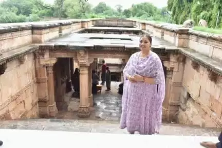 ગાંધીનગર: સામાજિક ન્યાય અને અધિકારીતા તથા મહિલા અને બાળ કલ્યાણ વિભાગના મંત્રી ભાનુબેન બાબરીયાએ અંબાપુરની વાવની મુલાકાત લીધી