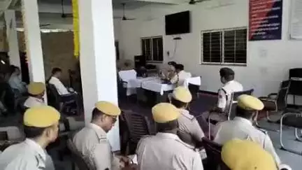 झालरापाटन: झालावाड़ पुलिस लाइन में पुलिस कर्मचारियों की सम्पर्क सभा में SP ने दिए निर्देश, 220 पुलिस कर्मियों को अनुशासन की दी सीख