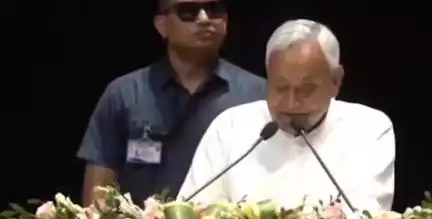 पटना ग्रामीण: बापू सभागार में सीएम नीतीश कुमार ने डीजीपी को मंच पर खड़ा कर फटकार लगाई