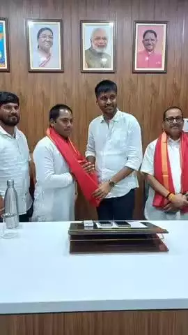 जन सेवक गोविंद कुर्रे बने तिल्दा सरपंच संघ के उपाध्यक्ष श्री टिकेश्वर मनहरे जनपद अध्यक्ष ने दी बधाई अरविंद ठाकुर भी रहे