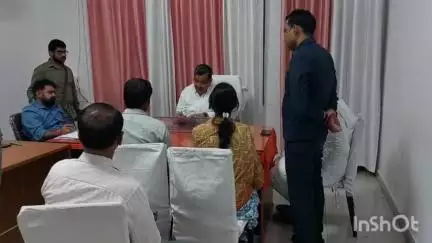 मैनपुरी: ट्रांजिस्ट हॉस्टल में कैबिनेट मंत्री जयवीर सिंह ने की जनसुनवाई, सपा पर जमकर साधा निशाना