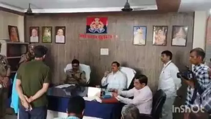 औरैया: दिबियापुर थाना में समाधान दिवस पर डीएम और एसपी ने सुनी लोगों की फरियाद, बड़ी संख्या में पहुंचे फरियादी
