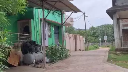 ସୋନପୁର: ସଦର ସୁରେଶ୍ଵରୀ ଡ୍ରିଙ୍କିଂ ୱାଟର ୟୁନିଟ ସିଲ୍, ଦୃଢ଼ କାର୍ଯ୍ୟାନୁଷ୍ଠାନ ପାଇଁ ଜିଲ୍ଲାପାଳଙ୍କ ଅଫିସ ଆଗରେ ଦାବି କଲେ ଗୋବିନ୍ଦ ମହାରଣା