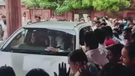 दतिया नगर: पूर्व गृहमंत्री डॉक्टर नरोत्तम मिश्रा दतिया में माई कृपा निवास पर आमजनों और पार्टी कार्यकर्ताओं से मिले