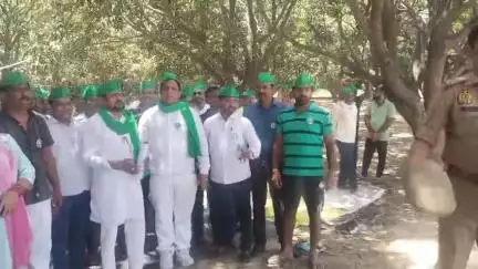 #लखनऊ : स्थानीय समस्याओं को लेकर ज्ञापन।
#Lucknow : Memorandum regarding local problems.   
#rajendra_yadav 
#National_President
#भारतीय_किसान_संगठन