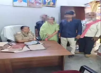 सुल्तानपुर: महिला थाना प्रभारी द्वारा 1 जोड़ों की विदाई कराई गई