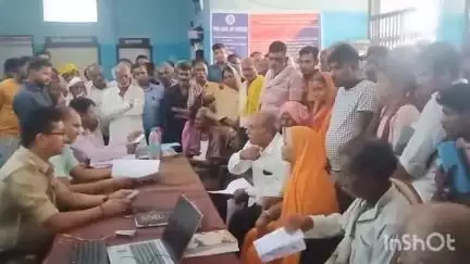 परसा: परसा थाना परिसर में सीओ की अध्यक्षता में लगा साप्ताहिक जनता दरबार