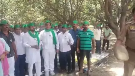 #लखनऊ : स्थानीय समस्याओं को लेकर ज्ञापन।
#Lucknow : Memorandum regarding local problems.   
#rajendra_yadav 
#National_President
#भारतीय_किसान_संगठन
