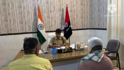 छपरा: छपरा ग्रामीण अधीक्षक कार्यालय में जनसुनवाई, ग्रामीण पुलिस अधीक्षक ने सुनी 33 लोगों की समस्या